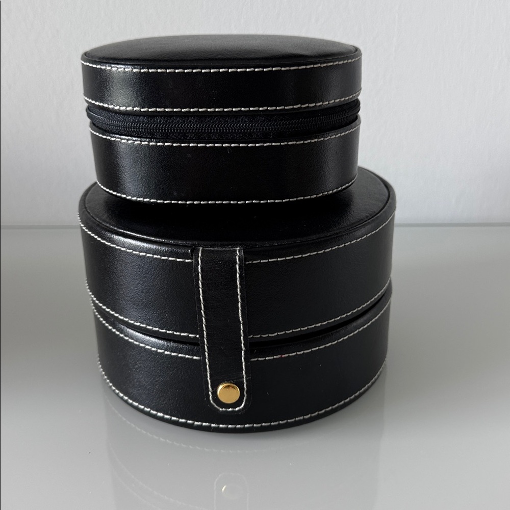 WOLF Designs Vintage Vlack Oval Zip Leather Jewelry Case - 3 Piece Set